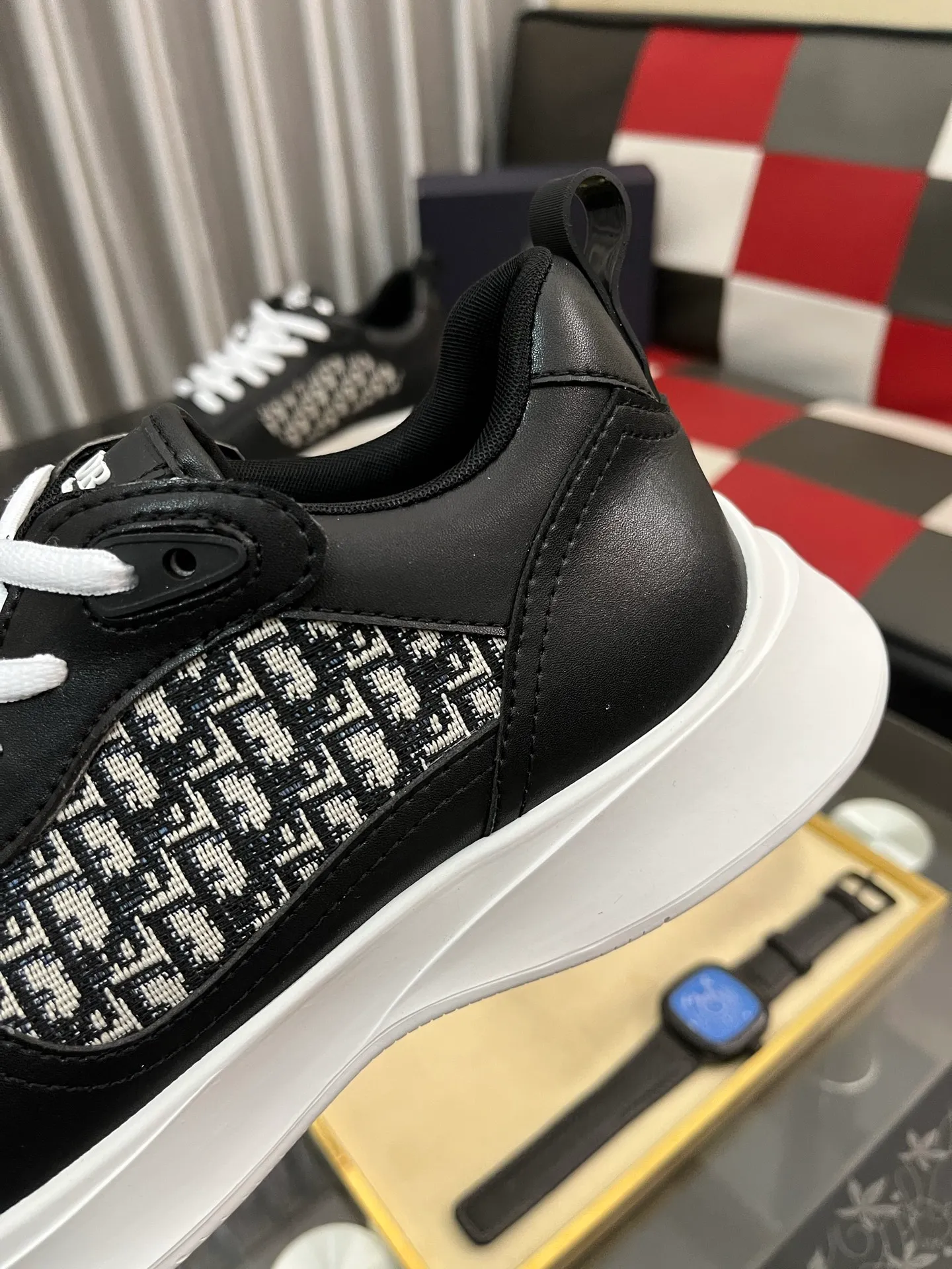 Men's shoes💰: 380⌚️⌚️[Dior] Dior's new men's genuine leather casual shoes, the highest version on the market, any comparison is welcome🆚! The original leather has excellent texture and is super high-end! Fetal sheep net lining imported from Italy, removable pad! Luxurious materials and fine workmanship, highly recommended! Code number: 38-445️⃣Colors available